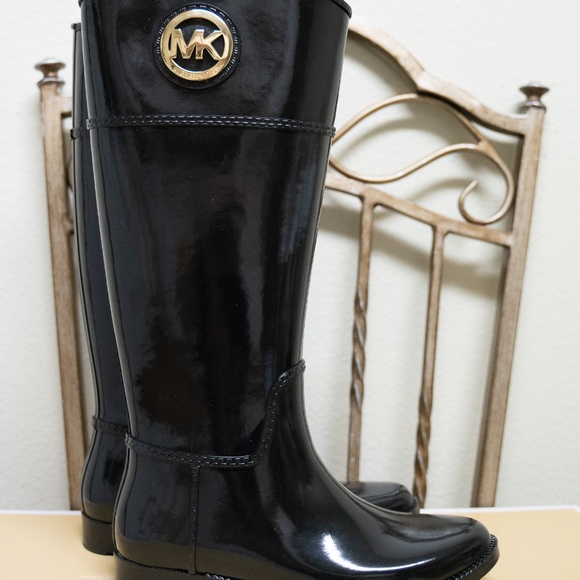 Micheal Kors Rain Boots - Picture 2 of 8